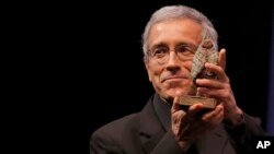 FILE - Father Francisco de Roux from Magdalena Medio region in Colombia receives The Fondation Chirac Prize for Conflict Prevention during a ceremony at Quai Branly Museum in Paris, Nov. 22, 2012. 