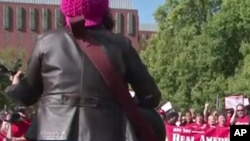 ການ​ປະ​ທ້ວງ Occupy Wall Street ມີເປົ້າໝາຍ ອັນໃດກັນແທ້? (ເບິ່ງວີດີໂອ ພາສາລາວ-ອັງກິດ)