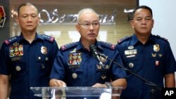 Kepala polisi Filipina, Oscar Albayalde memberikan konferensi pers di Camp Crame, pinggiran Quezon city, utara Manila, Filipina, Senin (4/2). 