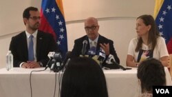 El comisario y expreso político ratificó que para poder escapar necesitó la ayuda, entre otros, de funcionarios activos y militares que “se pusieron del lado correcto de la Constitución”.
