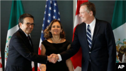 Archivo - EE.UU. y Canadá aún no han acordado los términos de TLCAN, dijo el viernes 21 de septiembre de 2018 Kevin Hassett, asesor del presidente Donald Trump.