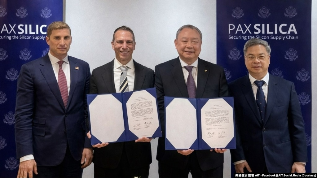 美国AI“选边令”曝光！盟友面临抉择：加入美国体系还是中国框架