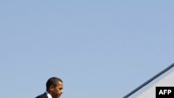 Tổng thống Hoa Kỳ Barack Obama lên máy bay Air Force One