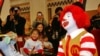 Các bác sĩ kêu gọi McDonald’s ngưng tuyên truyền cho trẻ em