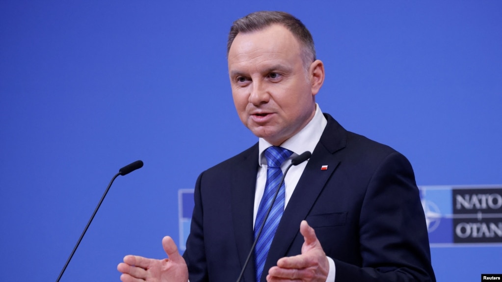 Polonia, anëtari i parë i NATO-s që furnizon Kievin me avionë luftarakë