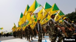 Nhóm dân quân Kataib Hezbollah trong một lễ diễu hành
