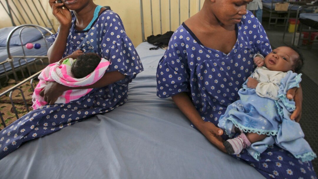 Six Femmes Et Quatre Nouveaux Nes Liberes D Une Usine A Bebe