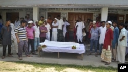 Locals surround the body of a Hindu holy man after assailants hacked him to death in Pabna, 275 kilometres (170 miles) from Dhaka, June 10, 2016. 