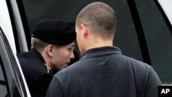 Army Pfc. Bradley Manning is escorted into a courthouse for his court marial at Fort Mead, Maryland, July 25, 2013. 