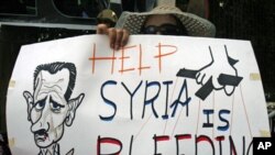"Au secours! La Syrie saigne." Slogan lu durant une manifestation anti-Assad au Caire (29 septembre 2011)