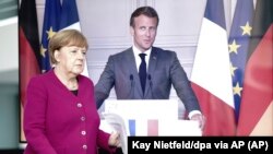 Канцлер Німеччини Анґела Меркель провела спільну з президентом Франції Еммануелем Макроном прес-конференцію по відео