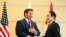 Gubernur Florida Ron DeSantis dengan Perdana Menteri Jepang Fumio Kishida saat melakukan kunjungan kehormatan ke Kishida di kediaman resminya di Tokyo, Jepang, 24 April 2023. (Foto: via Reuters)