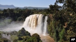 Maporomoko ya katika mto Nile