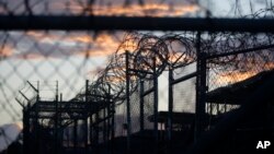 Vista del ahora cerrado Campamento X-Ray, que se usó como el primer centro de detención para militantes de Al-Qaeda y los talibanes que fueron capturados después de los ataques del 11 de septiembre, en la Base Naval de la Bahía de Guantánamo, Cuba., el 21 de noviembre de 2013.