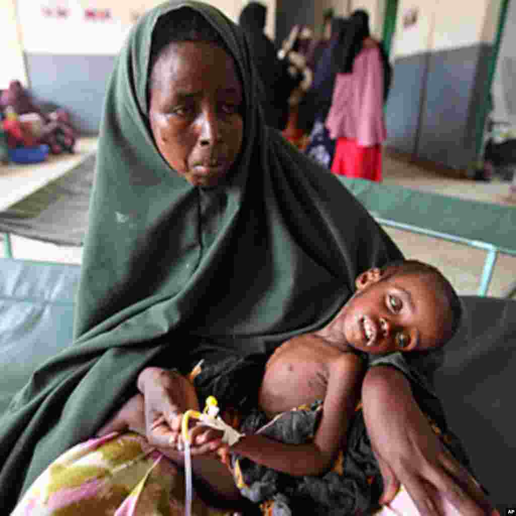 Hooyo kor u haysa cunug ay nafaqo-daro ka muuqato, Cisbitaalka Benaadir.