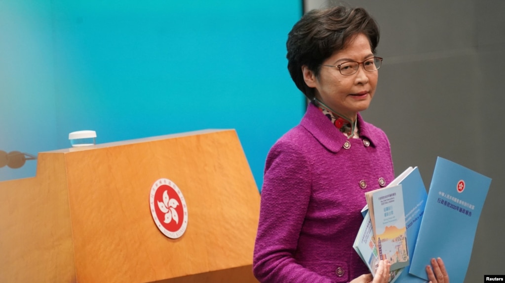香港特首林郑月娥发表《施政报告》后出席记者会（路透社2020年11月25日）(photo:VOA)