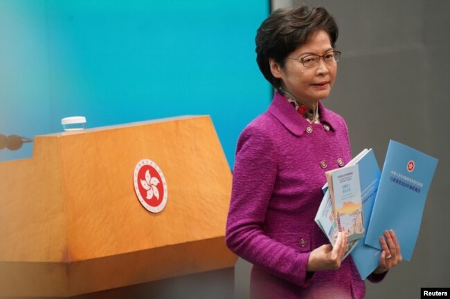 香港特首林郑月娥发表《施政报告》后出席记者会。（2020年11月25日）