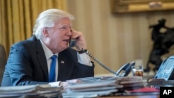 Presiden AS Donald Trump melakukan percakapan telepon dengan Presiden Rusia Vladimir Putin termasuk soal isu Venezuela. 