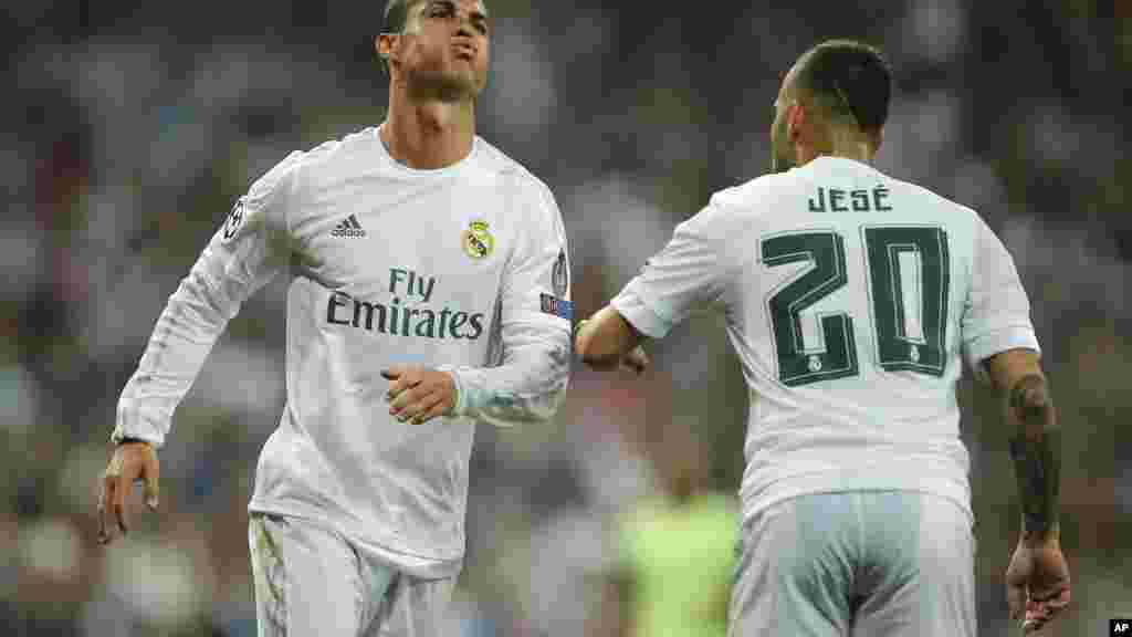 La réaction du joueur du Real, Cristiano Ronaldo, après avoir raté un but lors du demi-finale, le 4 mai 2016.