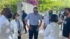 18 Ağustos 2021 - ABD'nin Haiti özel temsilcisi Daniel Foote, Haiti'de Corona virüsü enfeksiyonu kapanların tedavi edildiği bir hastaneyi ziyaret etti