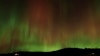 ARCHIVO: Una aurora boreal se observa en el cielo nocturno en Moscow, Idaho, EEUU, el 10 de octubre de 2024.