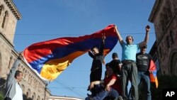Supporters of opposition lawmaker Nikol Pashinian wave an Armenian flag during a rally in Republic Square in Yerevan, Armenia, May 2, 2018.