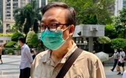 前立法会议员张文光7月23日就去年六四未经批准集结案到区域法院应讯，他表示计划认罪（美国之音/汤惠芸）