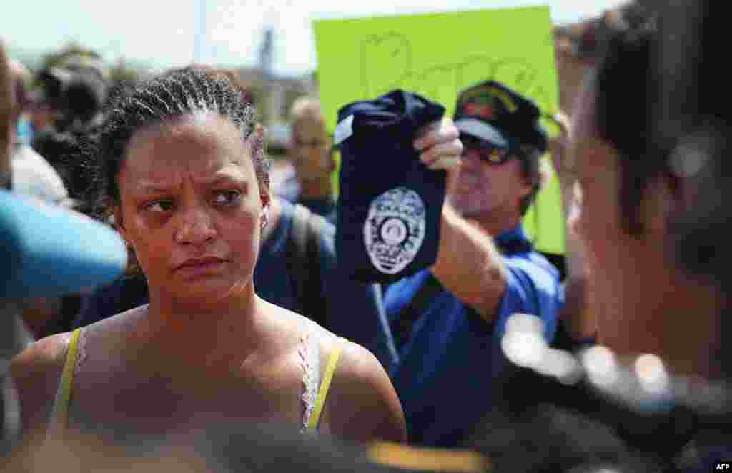 Sondra Fifer voices support for Michael Brown amidst a rally held to show support for Ferguson police officer Darren Wilson Aug. 23, 2014 in St. Louis, Missouri. 