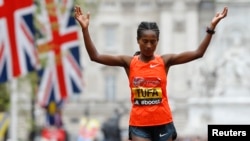 Tigist Tufaa Ebla a gagné la marathon de Londres en 2015. (AP Photo/Kirsty Wigglesworth)