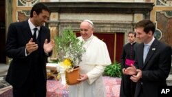 El papa Francisco recibió en el Vaticano a las delegaciones de Italia, lideradas por Bufón, y Argentina, representada por Messi.