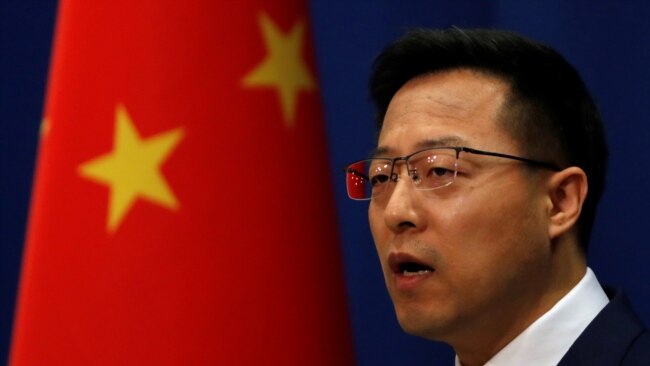 中国外交部发言人赵立坚在例行记者会上。（2020年4月8日）