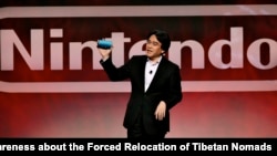 E3 Nintendo
Saturo Iwata, Président de Nintendo Co. Ltd, annonce officiellement la Nintendo 3DS, la première portable système de jeu en 3D, lors de l'E3 la présentation de Nitendo au Nokia Theatre LA LIVE, mardi 15 Juin 2010, à Los Angeles.