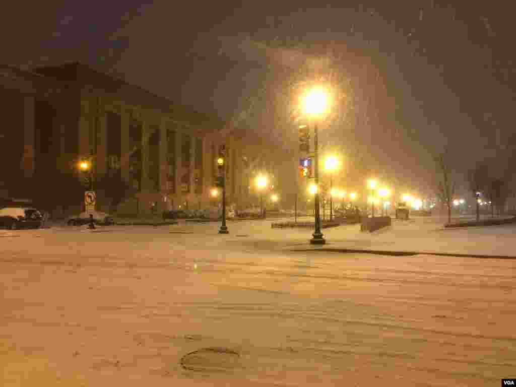 The Wilbur J. Cohen Federal Building, where the Voice of America is headquartered, is seen through the snow (S. Hossain/VOA)