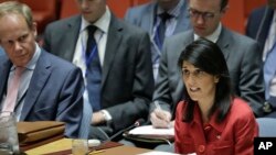 La embajadora de EE.UU. ante la ONU, Nikki Haley, habla durante la sesión de emergencia del Consejo de Seguridad sobre el lanzamiento de un misil intercontinental balístico por parte de Corea del Norte. Julio 5 de 2017.