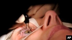 نابینا مېرمن وایی لړم د چرگوټي هومره وي