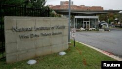 Tres clínicas estadounidenses, asociadas a los Institutos Nacionales de Salud (NIH) buscan candidatos para desarrollar una vacuna de inmunización contra la COVID-19. En la foto, una de las sedes en Bethesda, Maryland.