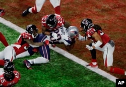 James White scores the winning touchdown for New England.