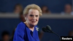 Mantan Menteri Luar Negeri AS Madeline Albright berbicara di Konvensi Nasional Demokrat di Philadelphia, Pennsylvania, AS 26 Juli 2016. (Foto: Reuters/Lucy Nicholson)