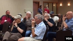 Jack Hopkins (2nd from left) jams with his buddies at the Virginia Harmonica Fest. (C/ Presutti/VOA)