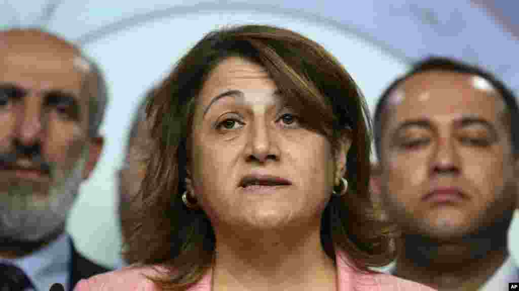 Ala Talabani, a Kurdish lawmaker, speaks during a press conference in Baghdad, Iraq, Aug. 10, 2014.