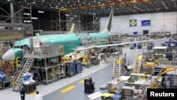 Máy bay Boeing 737 MAX đang được chế tạo tại nhà máy Boeing plant ở Renton, bang Washington (ảnh tư liệu, 12/2015) 