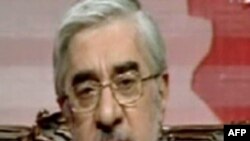 İran müxalifətinin lideri ölkənin diktaturaya yuvarlandığını deyir