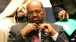 Omar Hassan Ahmed El Bechir, président du Soudan, lors de l'ouverture du sommet France-Afrique, le 15 février 2007.