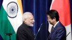 Thủ tướng Ấn Độ Narendra Modi, và Thủ tướng Nhật Bản Shinzo Abe trong cuộc họp báo chung tại Tokyo ngày 29/10/2018. 