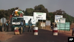 A public transport minibus is stopped by Malian soldiers at a checkpoint at the entrance to Markala, approximately 40 km outside Segou on the road to Diabaly, in central Mali, Jan. 14, 2013.