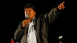 El presidente del Comité Cívico, Luis Fernando Camacho, dijo el sábado por la noche que daba un plazo de 48 horas para que el presidente Evo Morales renunciara al cargo.