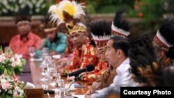 Presiden Jokowi saat menerima 61 tokoh Papua dan Papua Barat di Istana Merdeka, Jakarta, 10 September 2019. (Foto: Setpres RI)