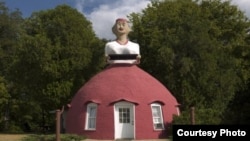 This is “Mammy’s Cupboard, an eccentrically designed restaurant still operating in Natchez, Mississippi. There’s been one change, though: The skin tone of the kitchen server figure used to be black, connoting a “mammy” from plantation slave days. (Carol 