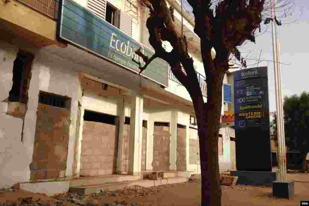 A local office of EcoBank. (Idriss Fall/VOA)