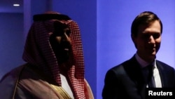 Jared Kushner, à droite, en compagnie du prince héritier saoudien, Mohammed Ben Salmane, Ryad, Arabie saoudite, le 21 mai 2017. 